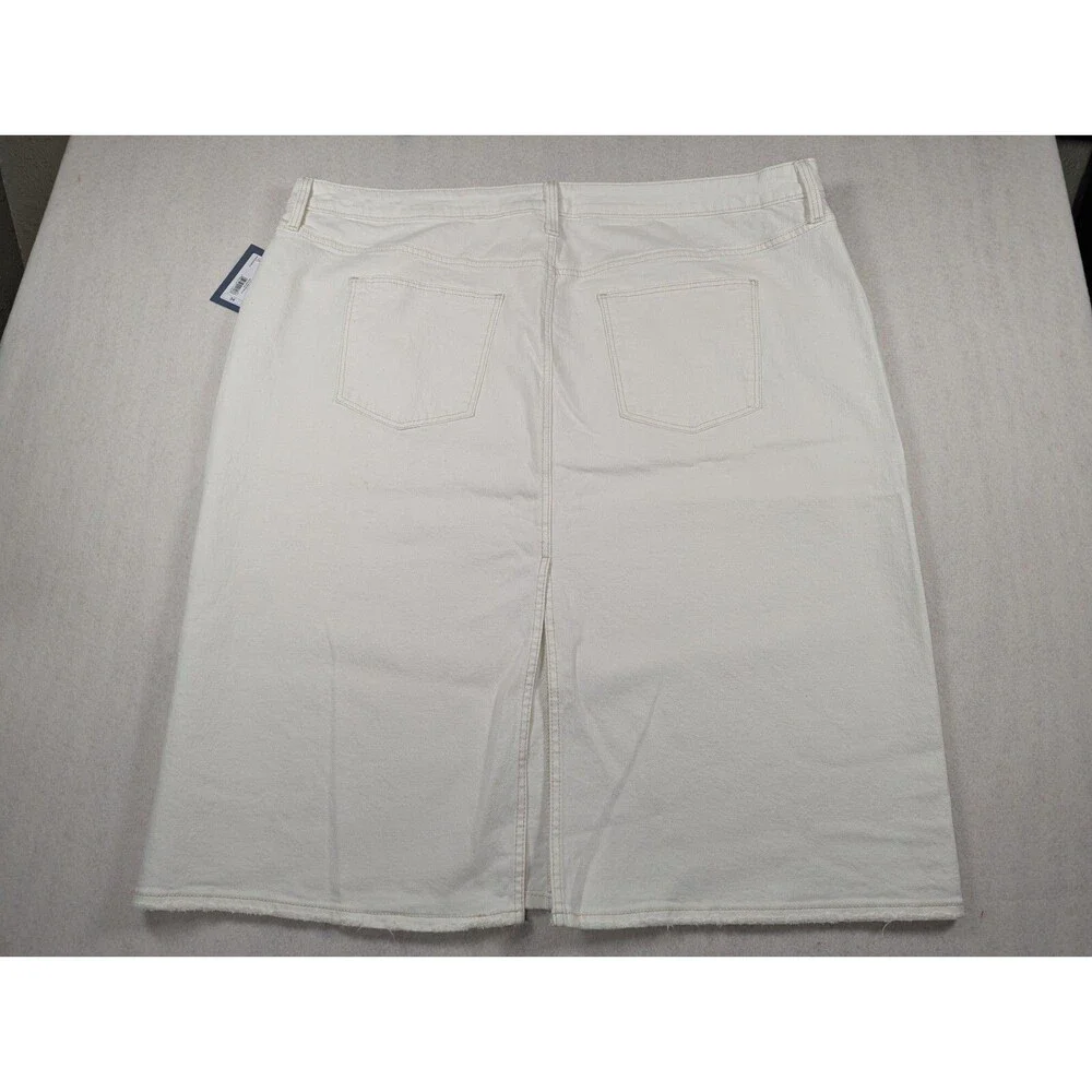 Universal Thread - Women's - Mid-Rise Utility Shorts - White/PR8PY8 - Size: 24